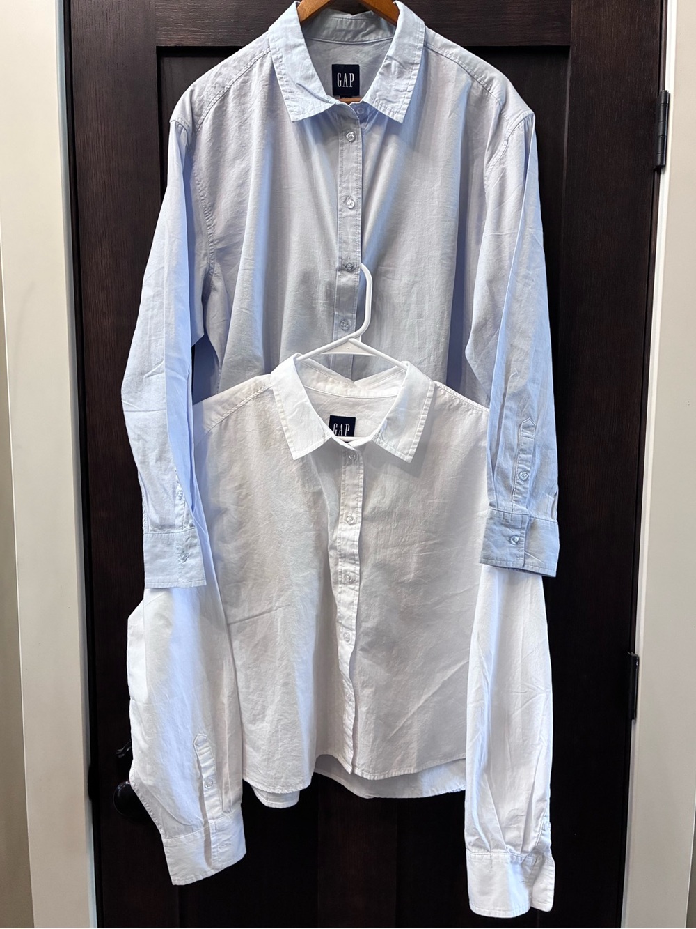 2 GAP women’s Classic Button-Down Cotton Crop Shirts— Light Blue & White size:XL